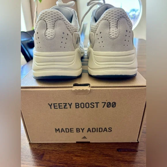 Yeezy Boost 700 Analog - Picture 8 of 10